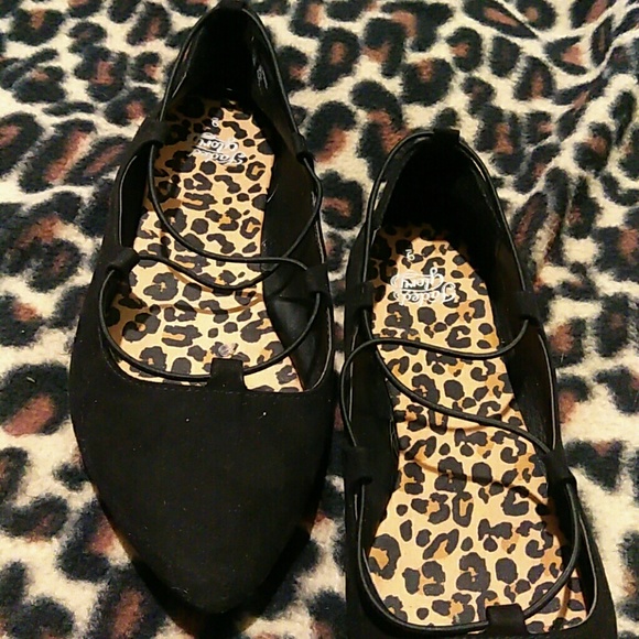 Flats - Picture 2 of 3